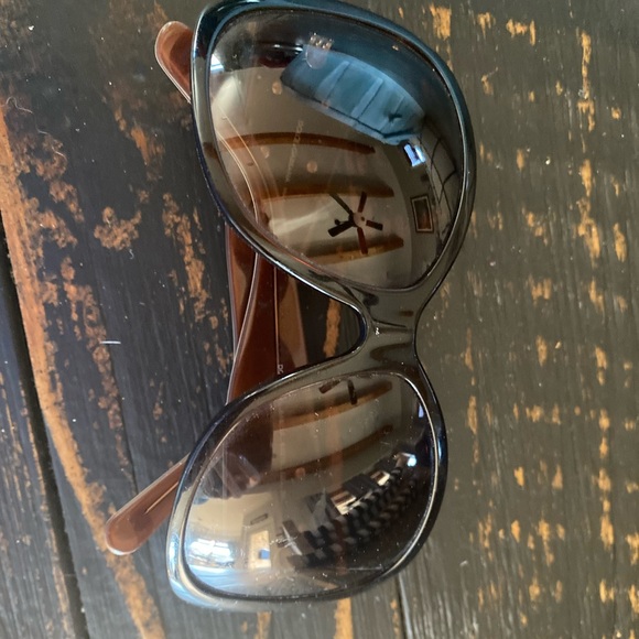 Stunning Dolce and Gabbana Sunglasses 😎 printed patterned bejeweled styled - Picture 2 of 3